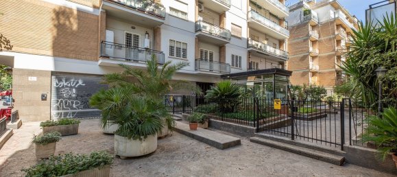 3 bedrooms Apartment in Rome, Italy No. 335206 3