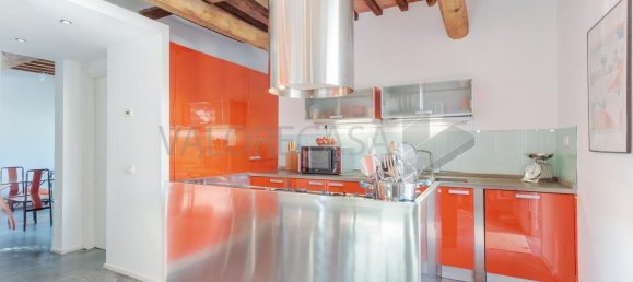 4 bedrooms Villa in Carrara, Italy No. 48119 4
