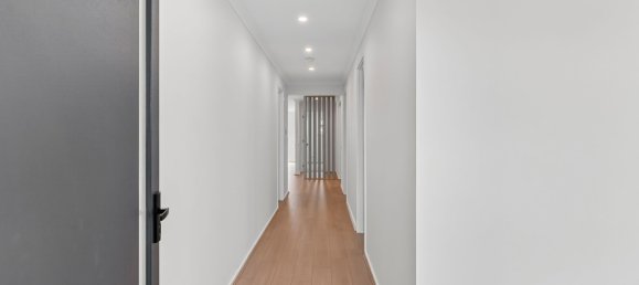 4 bedrooms House in Werribee, Australia No. 351 27