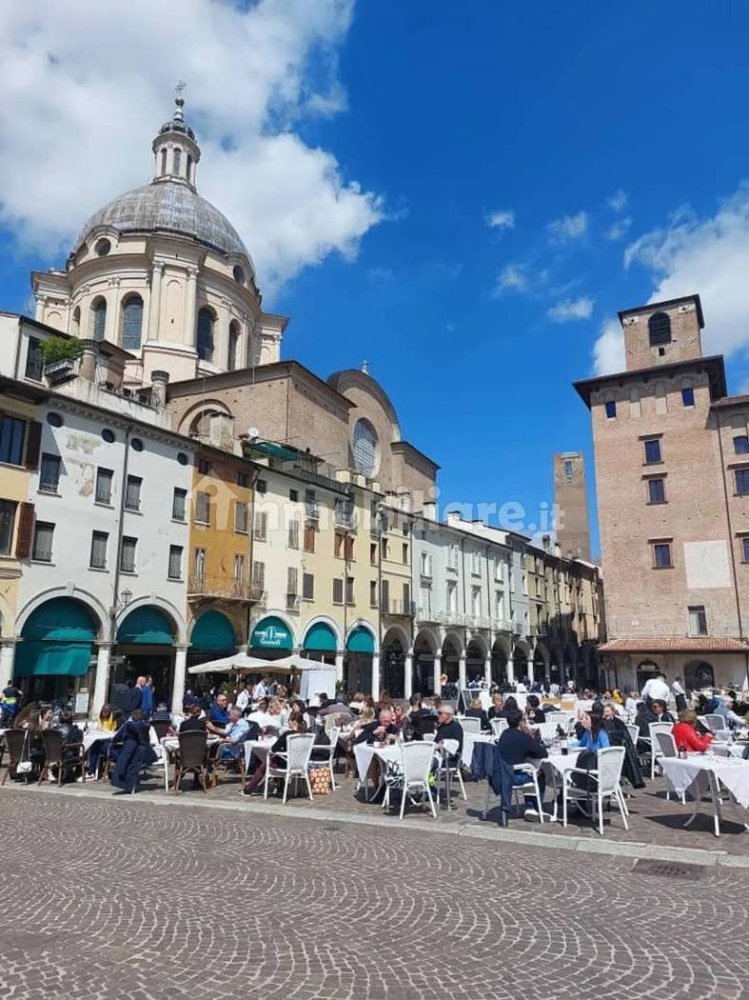 12 chambres Appartement à Pavia, Italy No. 383971