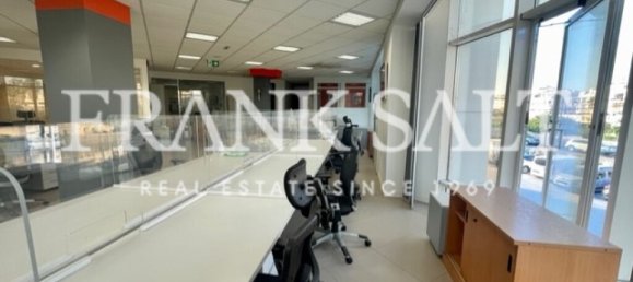 260m² Office in Qormi, Malta No. 12367 12