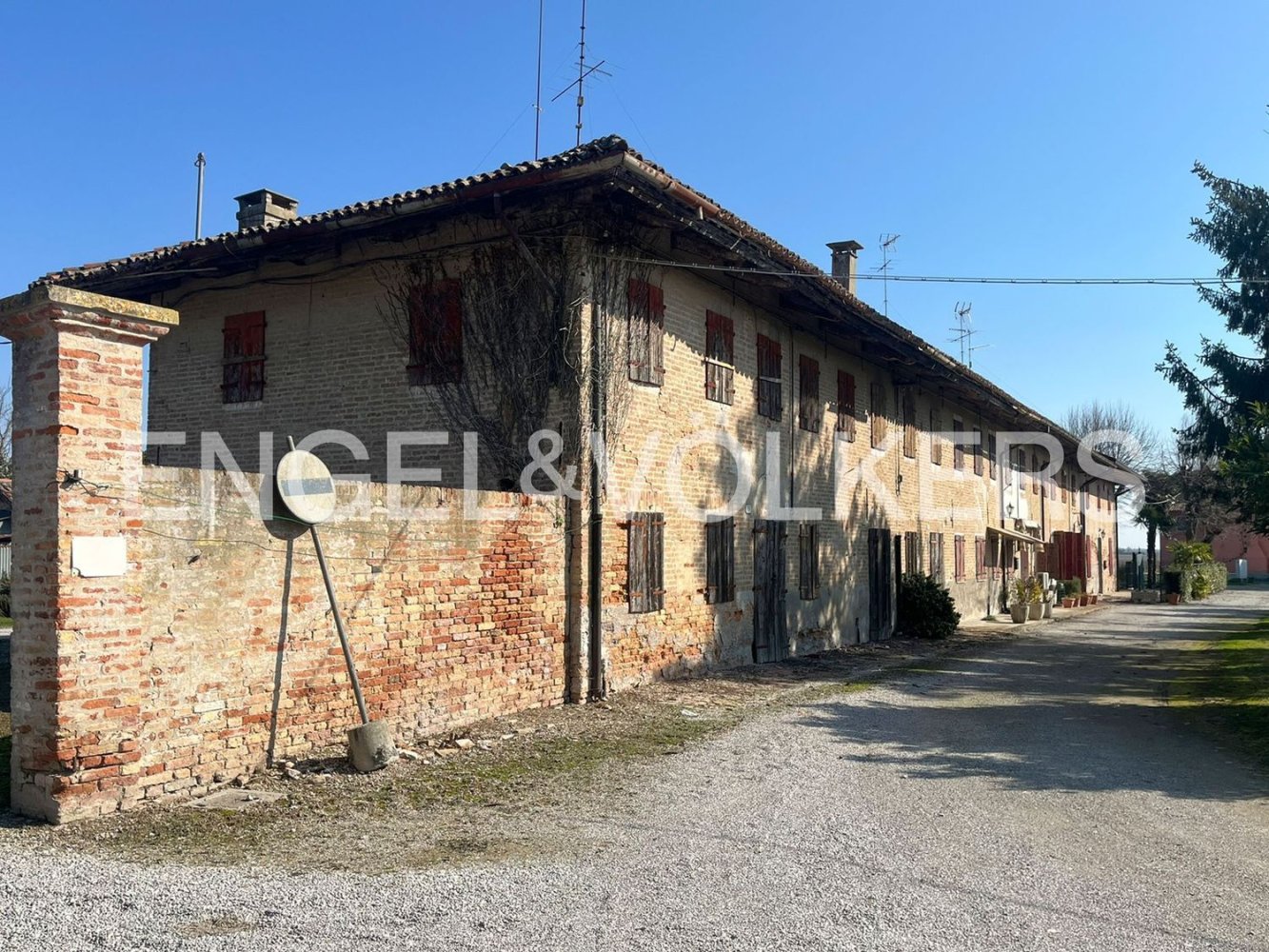 Здание 5796м² в Каорле, Италия № 105545