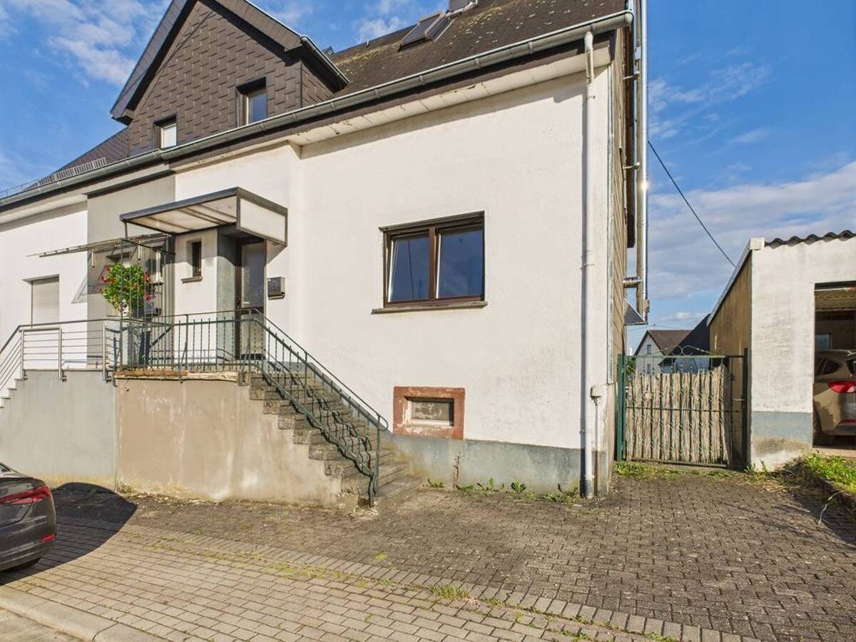 Casa de 5 habitaciónes en Neunkirchen, Germany No. 231557