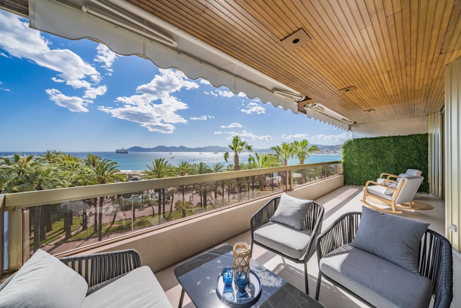 2 bedrooms Apartment in Cannes, France No. 1783