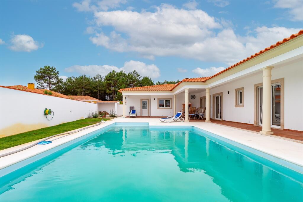 Вилла с 4 спальнями в Алкобаса, Португалия № 333337