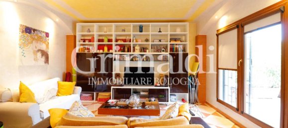 3 bedrooms Apartment in Bologna, Italy No. 58322 2