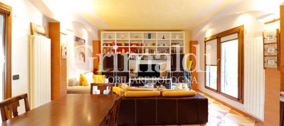 3 bedrooms Apartment in Bologna, Italy No. 58322 3