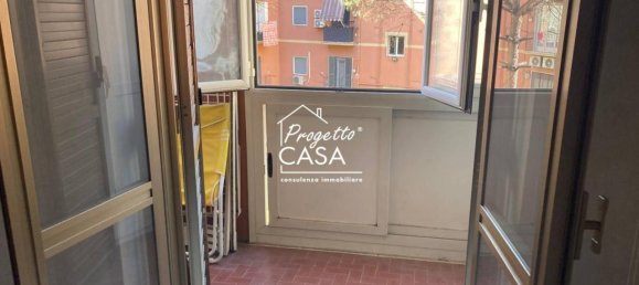 3 rooms Apartment in Naples, Italy No. 135223 3