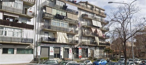 3 rooms Apartment in Catania, Italy No. 43834 3