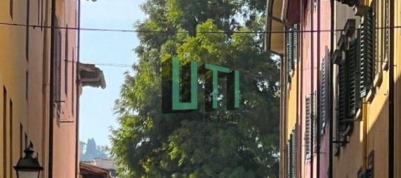 2 bedrooms Apartment in Florence, Italy No. 155129 3