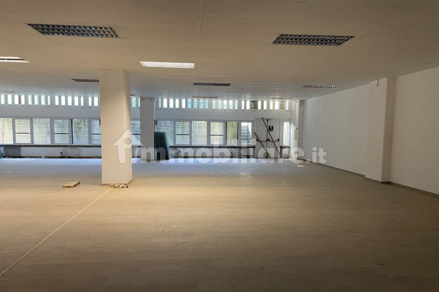 1 room Office in Rozzano, Italy No. 213435