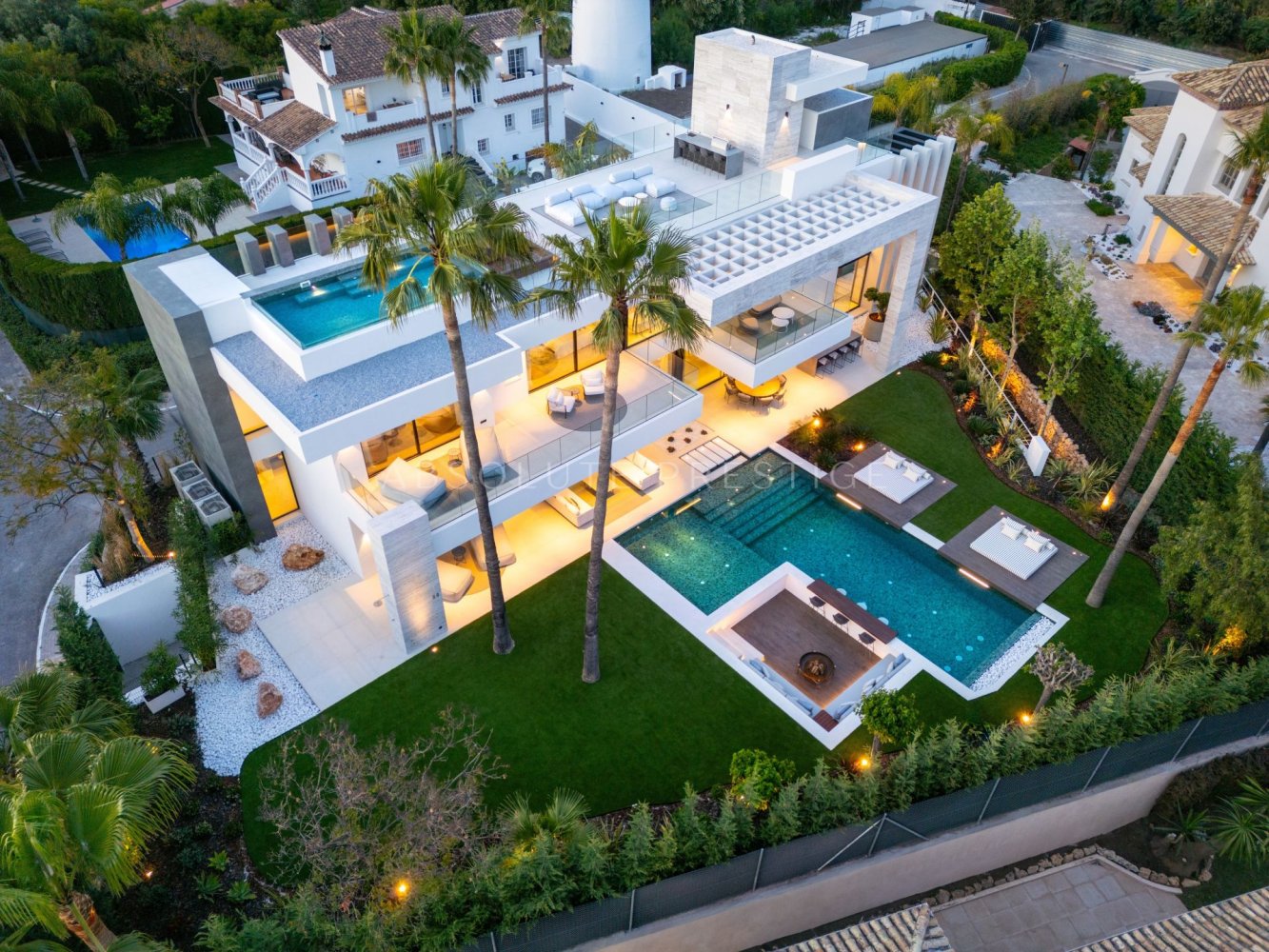 6 bedrooms Villa in Marbella, Spain No. 109079