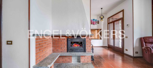 Дом с 6 комнатами в Альбидзате, Италия № 126141 34