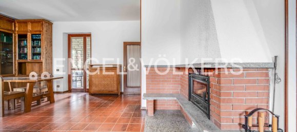 Дом с 6 комнатами в Альбидзате, Италия № 126141 18