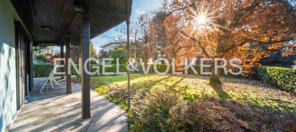 Дом с 6 комнатами в Альбидзате, Италия № 126141 13