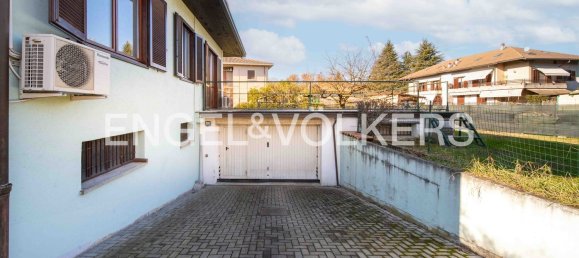 Дом с 6 комнатами в Альбидзате, Италия № 126141 39