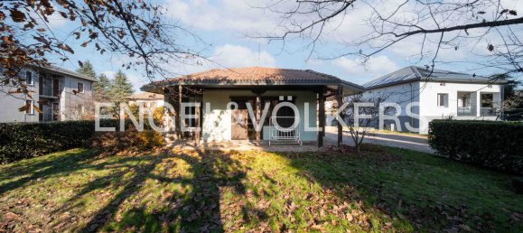 Дом с 6 комнатами в Альбидзате, Италия № 126141 2