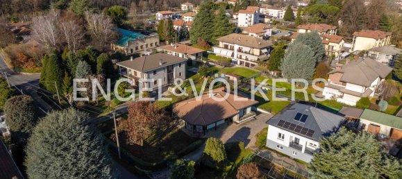 Дом с 6 комнатами в Альбидзате, Италия № 126141 8