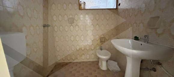 Gewerbliche Immobilie in Bari, Italy 80m², Nr. 18286 10