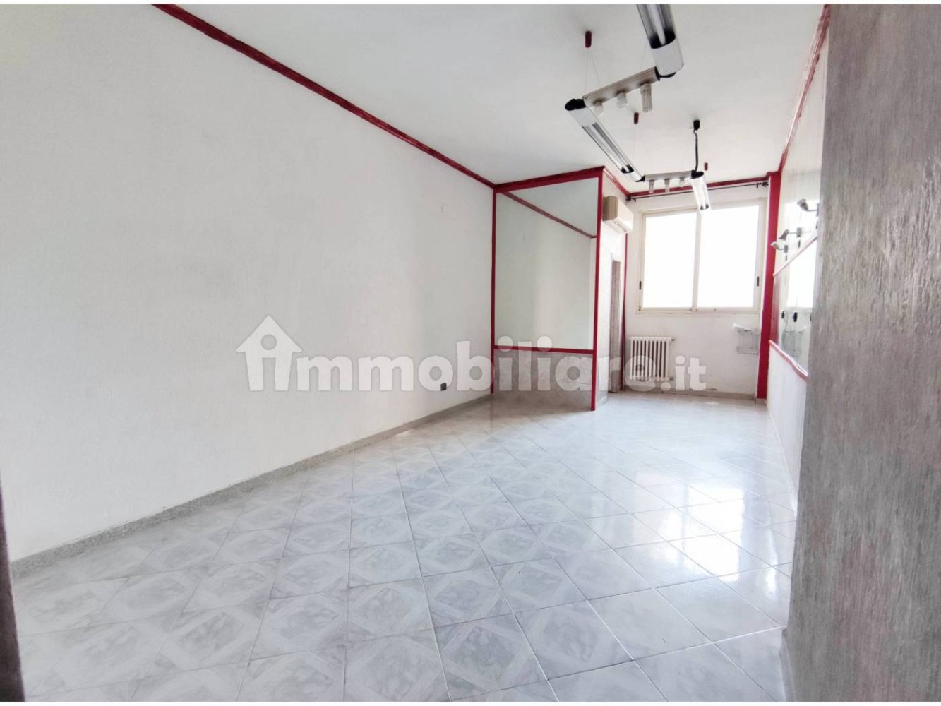 1 room Commercial property in Brindisi, Italy No. 339915