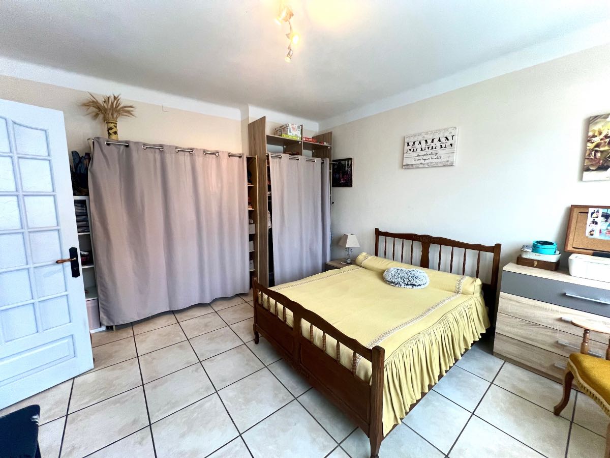 Casa de 8 dormitorios en Saint-Palais, France No. 197068