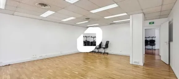 752m² Office in Paris, France No. 302385 10