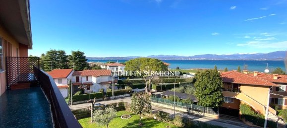 Пентхаус с 2 комнатами в Сирмионе, Италия № 217063 19