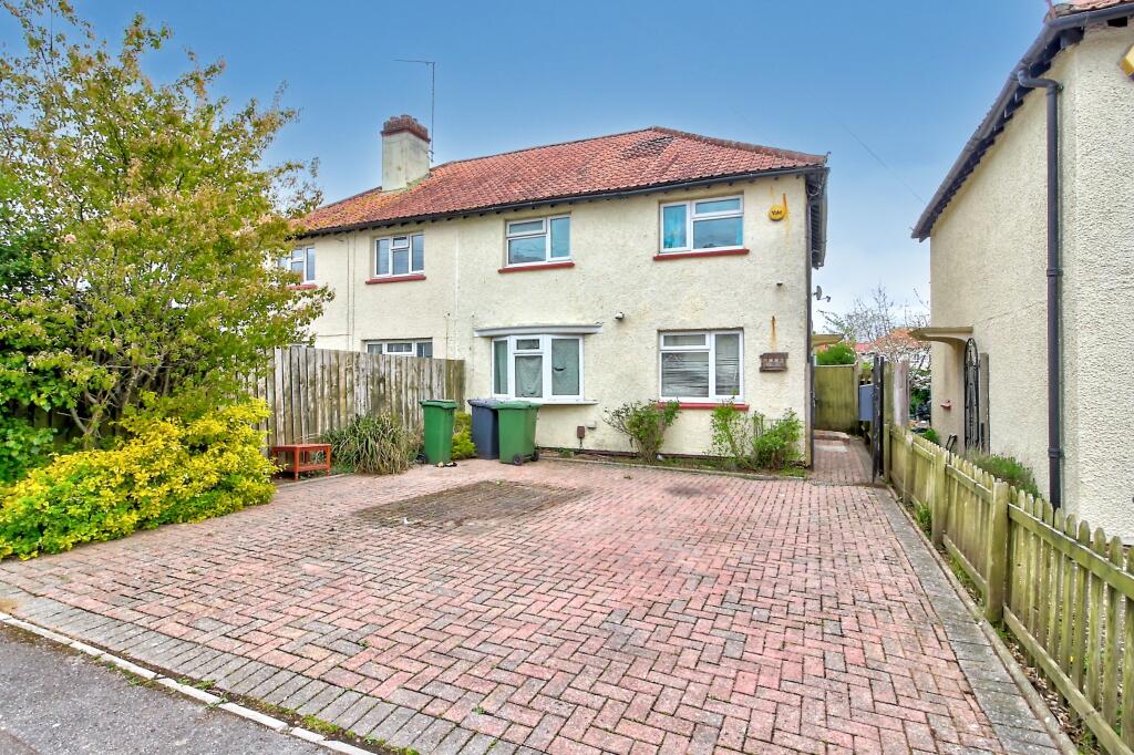 3 bedrooms House in Basingstoke, United Kingdom No. 10778