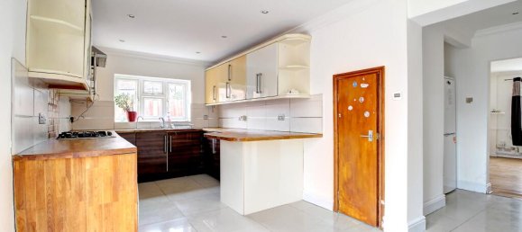 3 bedrooms House in Basingstoke, United Kingdom No. 10778 6