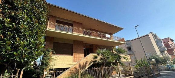 Casa T6 em Potenza Picena, Italy N.º 373372 2