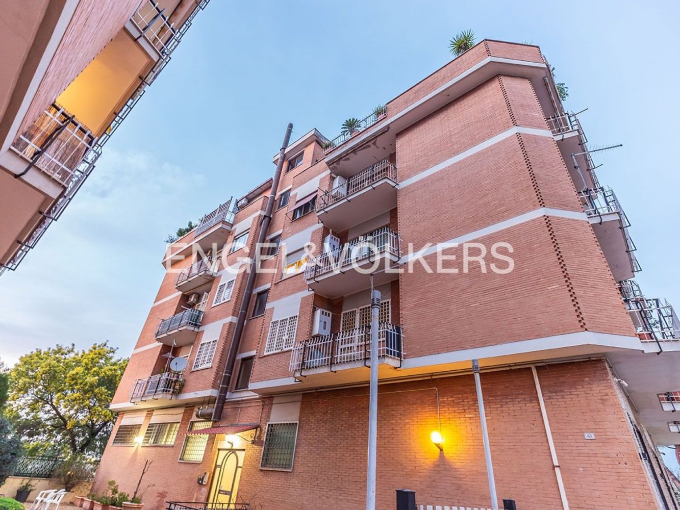 Apartamento de 4 habitaciónes en Ciampino, Italy No. 102892