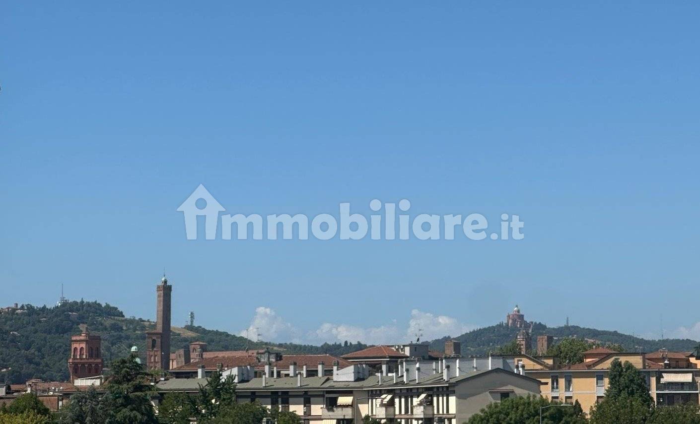 3 bedrooms Apartment in Bologna, Italy No. 332420