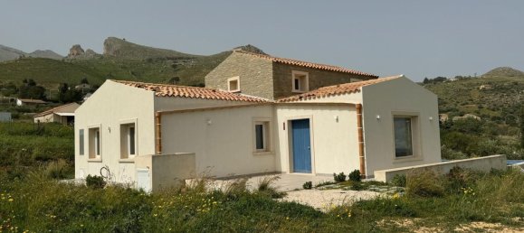 4 rooms Villa in Castellammare del Golfo, Italy No. 258750 3