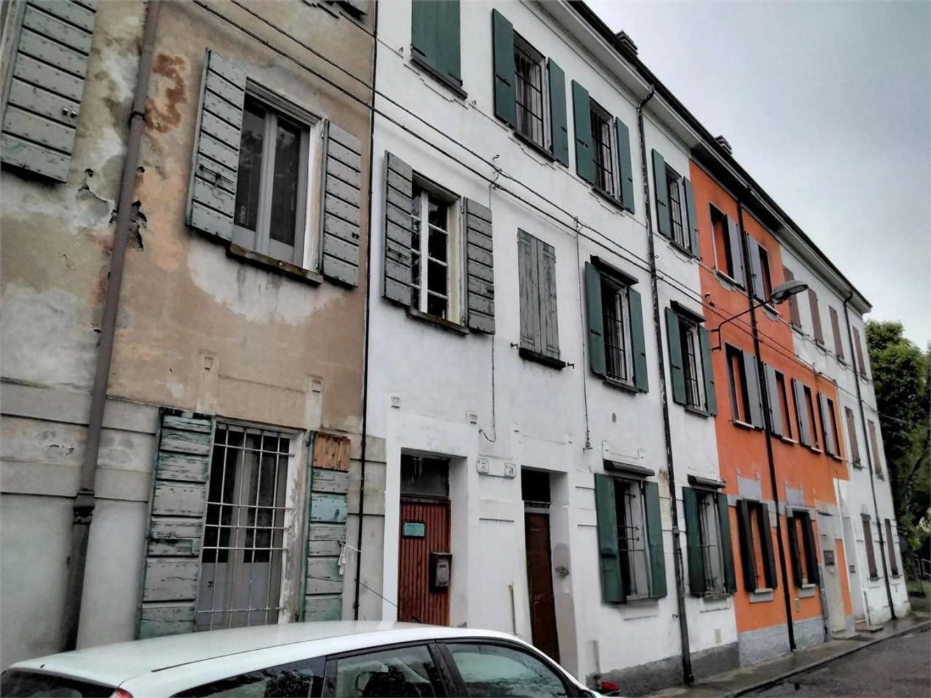 Casa de 9 divisões em Luzzara, Italy N.º 21781
