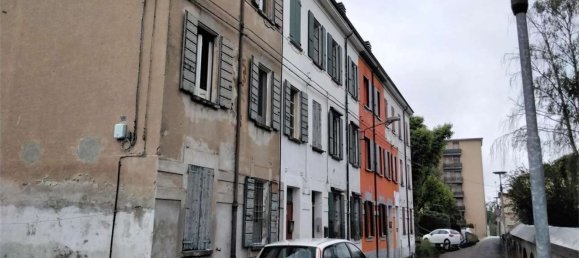 Casa de 9 divisões em Luzzara, Italy N.º 21781 2