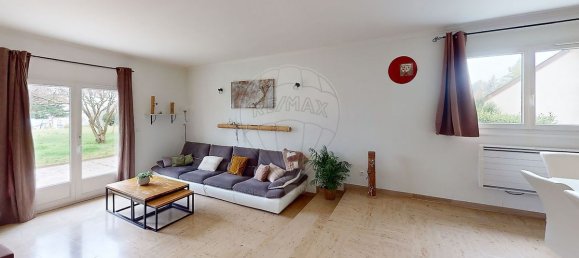 Casa de 7 dormitorios en Saint-Denis-de-l'Hotel, France No. 77292 9