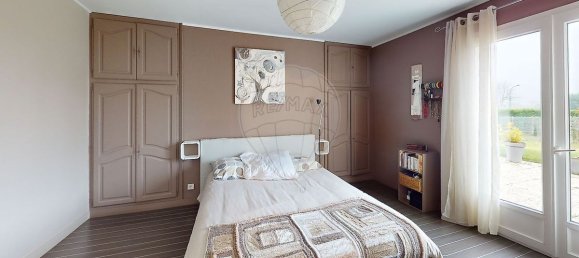 Casa de 7 dormitorios en Saint-Denis-de-l'Hotel, France No. 77292 12