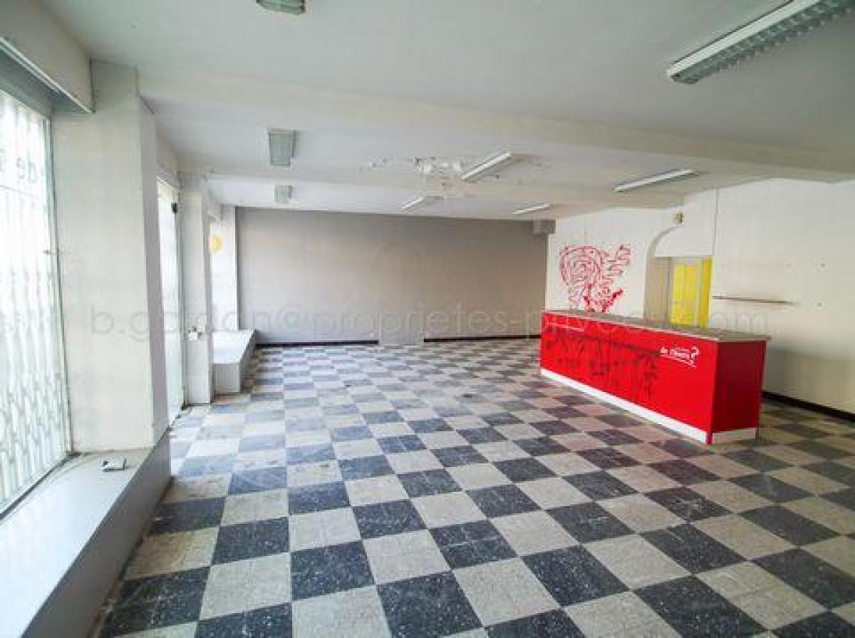 Fabrik in Sorgues, France 147m², Nr. 18262