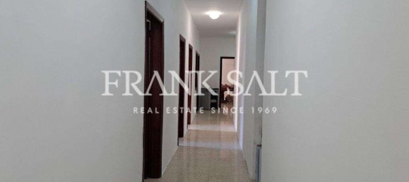 280m² Office in Ta' Xbiex, Malta No. 13627 14