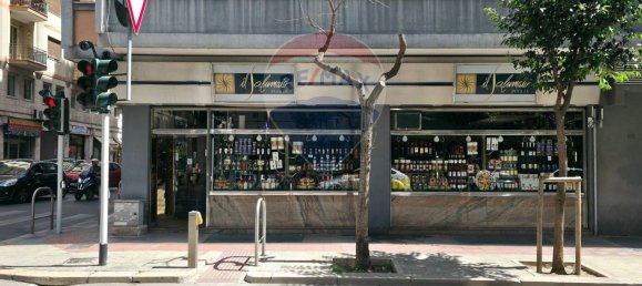 Propriété commerciale à Bari, Italy 134m² No. 346110 2