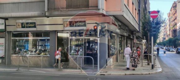 Propriété commerciale à Bari, Italy 134m² No. 346110 17
