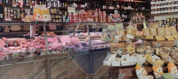 Propriété commerciale à Bari, Italy 134m² No. 346110 10