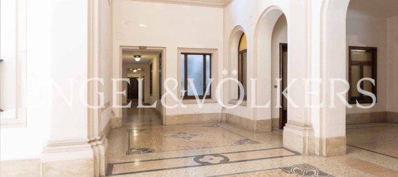 3 bedrooms Apartment in Naples, Italy No. 350047 2