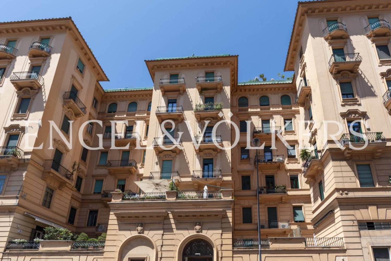 3 bedrooms Apartment in Naples, Italy No. 350047