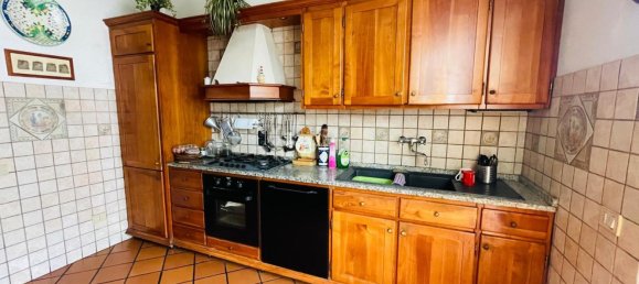 Casa de 7 habitaciónes en Prato, Italy No. 89837 45