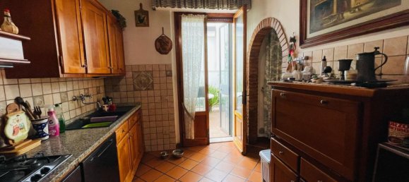 Casa de 7 habitaciónes en Prato, Italy No. 89837 47