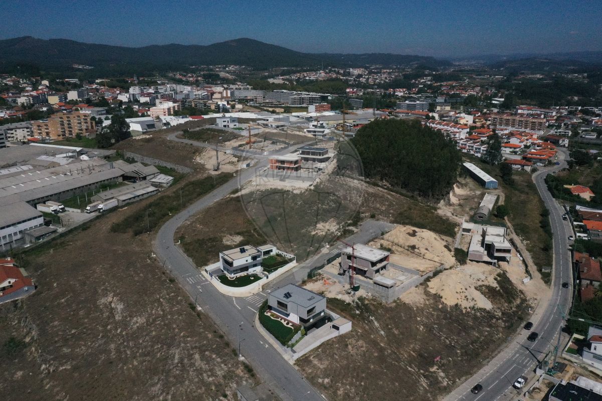 526m² Land in Lousada, Portugal No. 62419