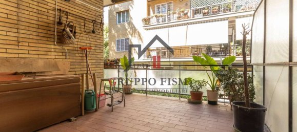 4 bedrooms Apartment in Rome, Italy No. 331116 3