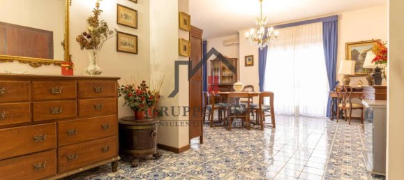 4 bedrooms Apartment in Rome, Italy No. 331116 2
