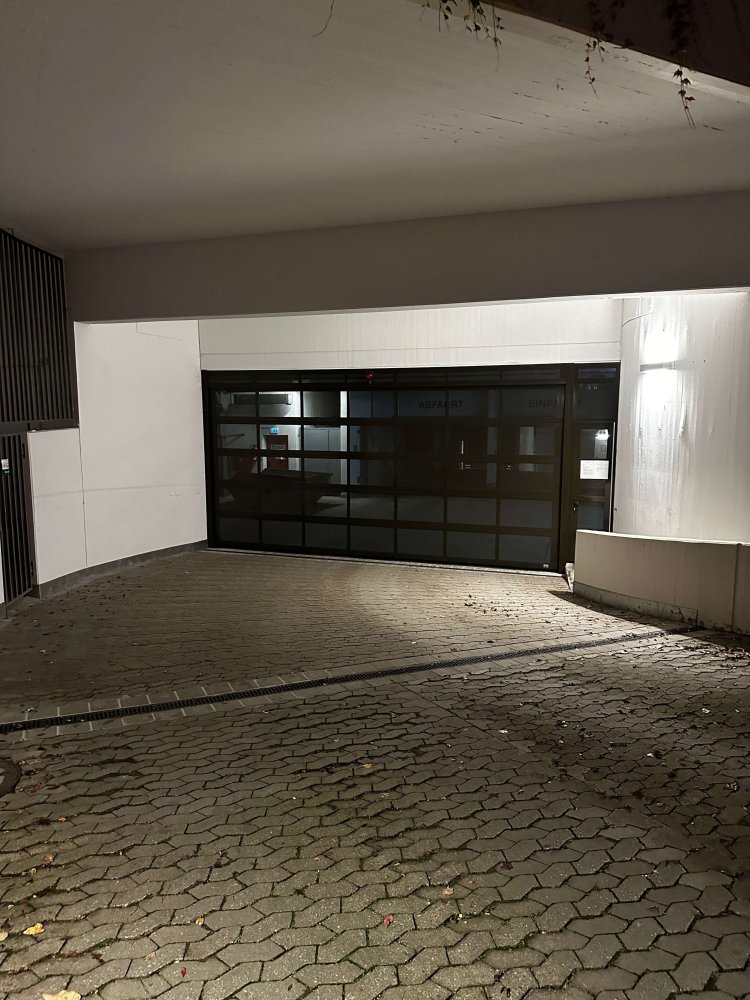  موقف سيارات في Munich, Germany رقم 353232